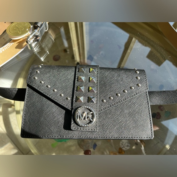 π·οΈ MICHAEL KORS π·οΈ-Black/ Leather Studded Belt Bag Large/ X-Large NWT - Picture 2 of 10